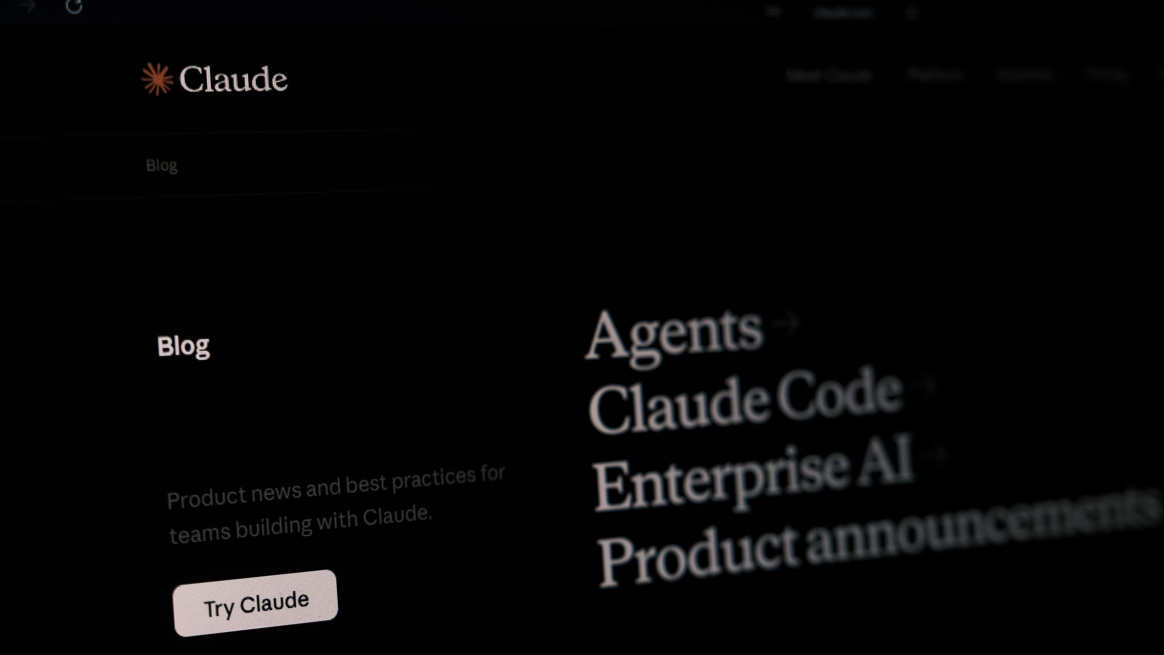 Anthropic Claude blog sayfası - Claude Code, Agents ve Enterprise AI kategorileri